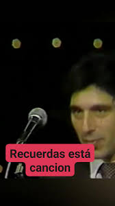 Johnny Lawrence es un ejemplo perfecto de cómo un personaje puede  transformarse con una nueva perspectiva. Mientras que en The Karate Kid era  un símbolo de arrogancia y crueldad, Cobra Kai lo