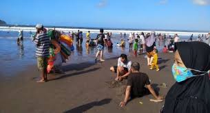 Tempat pariwisata yang satu ini menjadi lokasi wisata primadona di kabupaten. Pantai Pangandaran Tetap Buka Saat Lebaran Boleh Piknik Suara Jabar