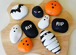 Steine Bemalen Zum Basteln Mit Naturmaterialien 50 Ideen Basteln Halloween Halloween Deko Selber Machen Basteln Mit Naturmaterialien