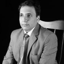 LinkedIn makes it seem like "You are behind" –30 under 30 millionaires… –18  year olds working in Tech... –Entrepreneurs making $15,000/week... This is  your reminder to be: 👉 Curious 👉…