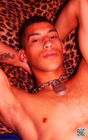 Exclusive: 'RED' Featuring Erik Photo by Maximiliano Yoguel