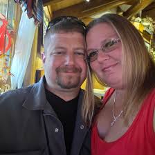 I know we have a lot of crafters in here that make jewelery. Anyone know  how to make this necklace? Heard it's very popular in summer time