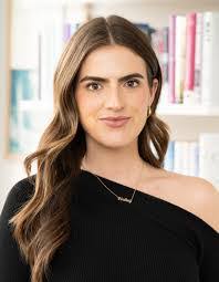 Elisha Garrison's Instagram, Twitter & Facebook