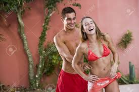 赤い水着、男性くすぐり女性で若いカップルの写真素材・画像素材 Image 8063974
