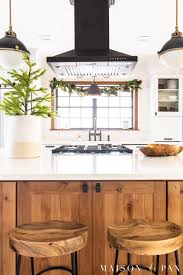 Strangely enough, the kitchen does not get much importance in the christmas decoration. 10 Kitchen Christmas Decorating Ideas Maison De Pax