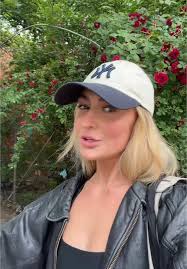 Lauren Raymond Bare Minimum