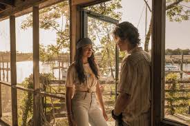 Madison bailey is an american actress, best known for her appearance in the netflix show outer banks as kaira. Bild Zu Madison Bailey Bild Chase Stokes Madison Bailey Filmstarts De