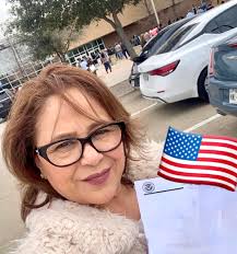 La Sra Sandra el día de hoy es nuestra nueva ciudadana americana del  condado de Kaufman!