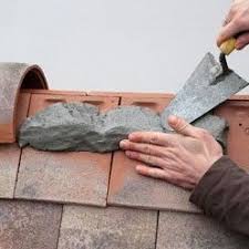 Installer Un Faitage Scelle Sur Un Toit De Tuiles Toiture Tuile Tuiles