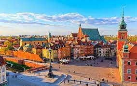 La estación central de ferrocarril de cracovia glowny está situada cerca para facilitar el viaje, hay 11 trenes diarios entre cracovia y varsovia. Descubre Varsovia Y Cracovia Cracovia Hasta 70 Voyage Prive