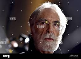 Receives academy award hi-res stock photography and images