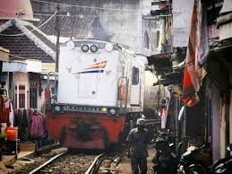 Check spelling or type a new query. Parade Foto 7 Lintasan Kereta Api Di Indonesia Ini Bikin Merinding