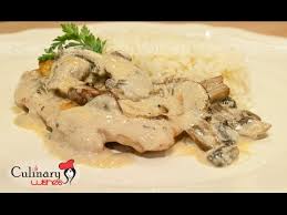 Serveste tocanita de ciuperci cu carne de porc alaturi de. Reteta De Escalop De Pui Cu Ciuperci In Sos De Smantana Youtube