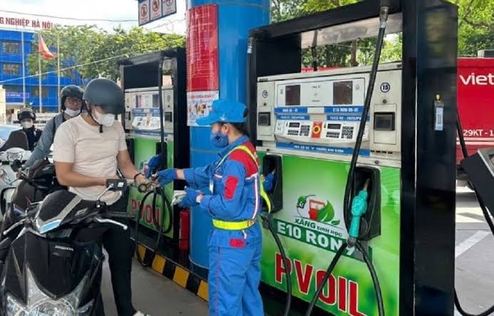 Cập nhật bảng giá xăng mới nhất 15h chiều nay: Giá xăng E10 hiện tại