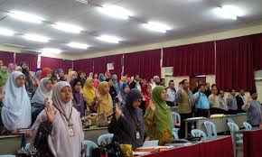 10.20am mentri besar datuk seri dr zambry abdul kadir arrives at smk seri perak and meet supporters and voters. Smk Seri Perak Teluk Intan Smk Seri Perak Teluk Intan