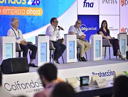 O hacemos el ajuste o nos lo hacen”: las advertencias del panel de expertos  económicos en Asofondos