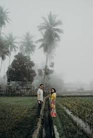 Kalau kamu berminat foto prewed di ibukota jawa barat ini, maka bacalah artikel ini hingga tandas. 57 Foto Prewedding Ideas Pre Wedding Photoshoot Pre Wedding Poses Wedding Photoshoot
