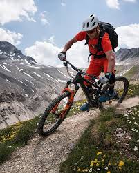 Heute Hat Es In Zurich Die Ganze Zeit Geregnet Damals Ende Juni In Den Bundner Bergen Wars Heiss Und Trocken Und Der Fotograf W Mtb Mountain Biking Fotograf