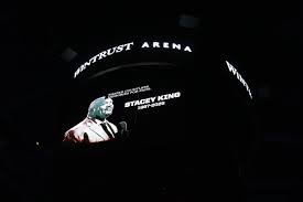 Mural Honoring Former Bulls Announcer Stacey King Unveiled in Chicago