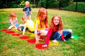 La carrera de costales o carrera de sacos es un juego tradicional conocido y practicado en todo el mundo. Juegos Para Ninos 3 Anos Al Aire Libre Hay Ninos