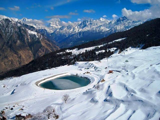 Snow slopes around Auli