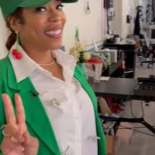 24 Hours with your favorite Retired Hoodrat 💅🏽📺🎤 I am thankful for  every moment and every breathe...Good, bad or in between i'm always moving  in gratitude #Gratitudepost