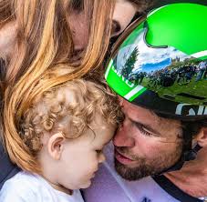 Mark cavendish is widely regarded as the greatest sprinter of all time. Mark Cavendish La Moglie Peta E Il Ciclisti Family Facebook