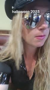 Tamra Lambert's Instagram, Twitter & Facebook