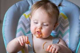 Das heißt ein baby, dass sich aus der liegenden/stehenden/krabbelnden position selbst in den sitz bringen und halten kann, darf ab diesem zeitpunkt auch im hochstuhl sitzen. Ab Wann Der Hochstuhl Eingesetzt Werden Sollte Infos Tipps Und Tricks