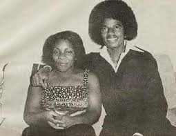 Stephanie Mills said “I loved Michael, I thought that I was going to be  Mrs. Michael Jackson, but I was ready at 20 and 21 to get married and he  was not