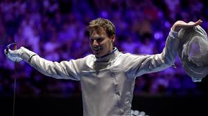 Szatmári, vasas sc'de çitle çevrili babasının adımlarını takip etmek için eskrim yapmaya başladı. Szatmari Andras Mar Biztos Ermes A Budapesti Vivo Vb N Infostart Hu