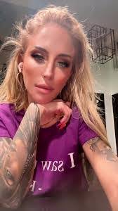 Dominique Sinclair's Instagram, Twitter & Facebook