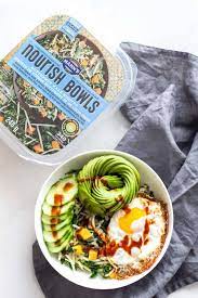 Breakfast Buddha Bowl With Sriracha Drizzle Start Your Day With Easy And Convenient Wholesomeness Egg An Buddha Bowls Recipe Healthy Recipes Yummy Breakfast