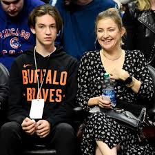 Ryder robinson (son with chris robinson). Kate Hudson S Son Ryder 16 Hilariously Impersonates Her Making Protein Shakes 9celebrity