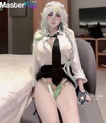 Akari_cos booty tease