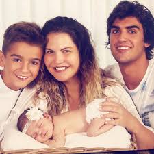 Jun 04, 2021 · no dia em que o filho benjamim completou mais um aniversário, carolina deslandes fez um balanço dos últimos anos, sob forma de desabafo, através das redes sociais. Katia Aveiro Ja Foi Operada E Tem Nova Silhueta Tinha Mesmo De Reduzir O Peito