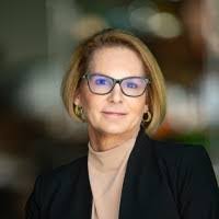 Lynn Miles's Instagram, Twitter & Facebook