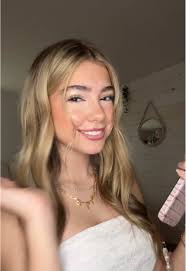 Embreighcourtlyn Hair Tut