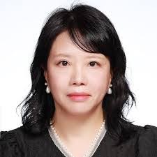 Elizabeth Pentland's Instagram, Twitter & Facebook