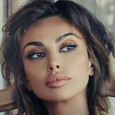 Mădălina ghenea a avut o relație cu fotbalistul nicolo zaniolo. 15 4 Hil Haresvaniya 121 Komentara Madalina Diana Ghenea Officialmadalinaghenea V Instagram MÄƒdÄƒlina Diana Ghenea Seductive Eyes Diana