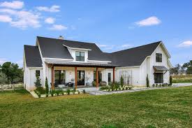 Want to build your own home? Farmhouse Style House Plan 4 Beds 2 5 Baths 2686 Sq Ft Plan 430 156 Houseplans Com