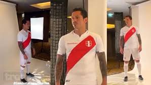 Gianluca lapadula vargas (born 7 february 1990) is a professional footballer who plays as a forward for serie a club benevento and the peru national team. Copa America 2021 Gianluca Lapadula Modelo La Nueva Camiseta Blanquirroja Video Deportes Trome