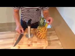 Decoupage Express D Un Ananas Les Petites Idees Culinaires De Chris Andco Trucs Et Astuces Cuisine Ananas Culinaire