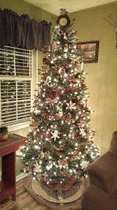 Primitive Christmas Tree Looks Alot Like Mine Primitive Christmas Tree Primitive Christmas Primitive Country Christmas