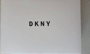The dkny ludlow towel upgrades your bath time staple with the pleasures of a spa. Dkny Quick Dry Bath Towel Health Beauty Bath Body On Carousell