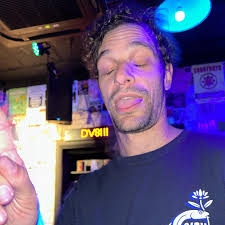 ISAAC COMPTON 🖤💛❤️