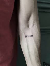 De beijos e de rum. Claudio Ramos Faz Nova Tatuagem Sempre A Tive Colada A Alma Agora Tenho A Gravada Na Pele