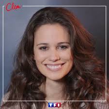 Mon plus beau noël est une émission de télévision française présentée par valérie damidot, diffusée du lundi au vendredi depuis le 27 novembre 2017 sur tf1 pendant la période des fêtes de noël. Tf1 Tv Channel Movie Television Studio Facebook