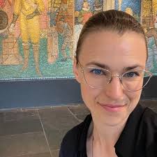 Store dele af Børsen er brændt ned