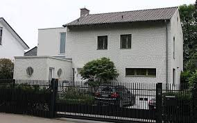 Kostenlose umfangreiche suchmaschine für zwangsversteigerungen mit bundesweit mehr als 3.300 immobilien. Haus Mit 70 M Wfl In Mendig 80 000 Verkehrswert Auxeda